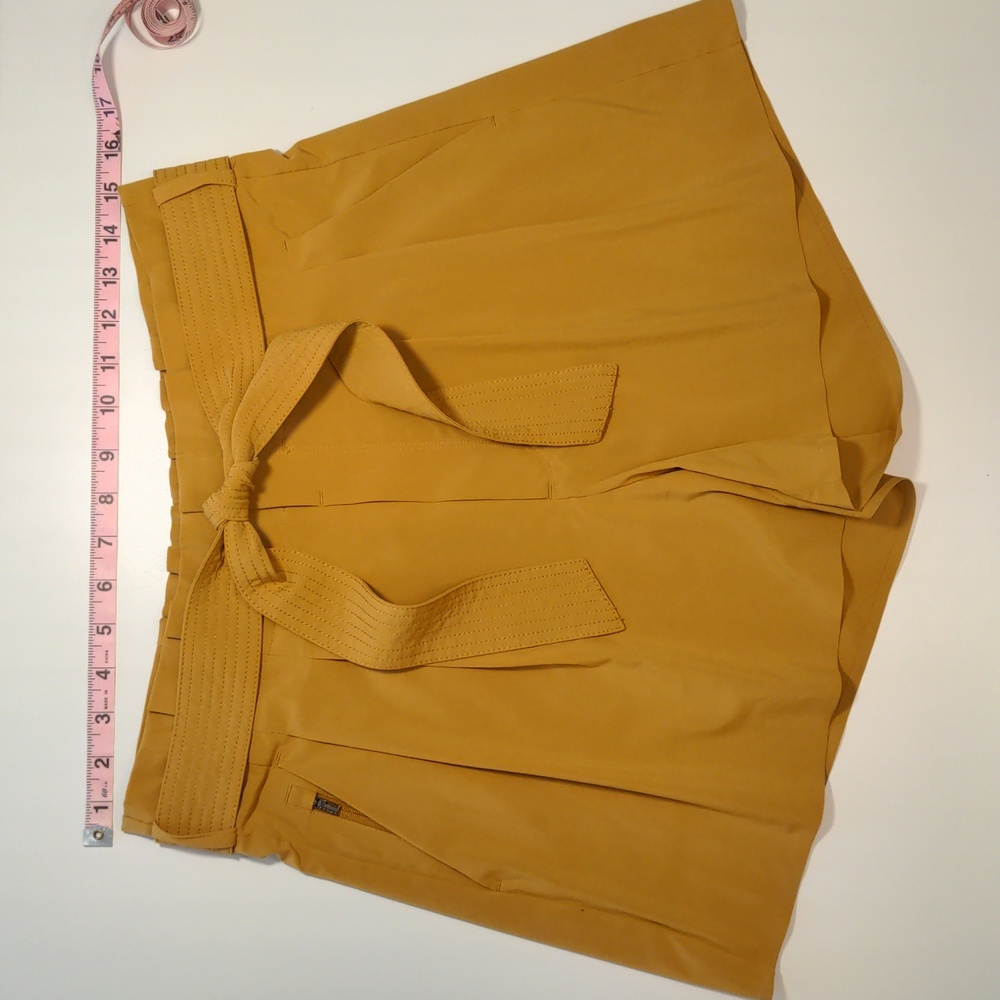 ATHLETA 8 skyline short 2 used good gold ochre paper bag high waist shorts